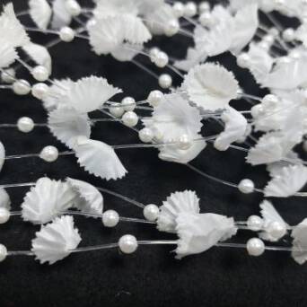 Kwiaty tekstylne Komunijne gałązki biała 28cm 12szt