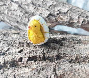 Figurka Kurczak w jajku